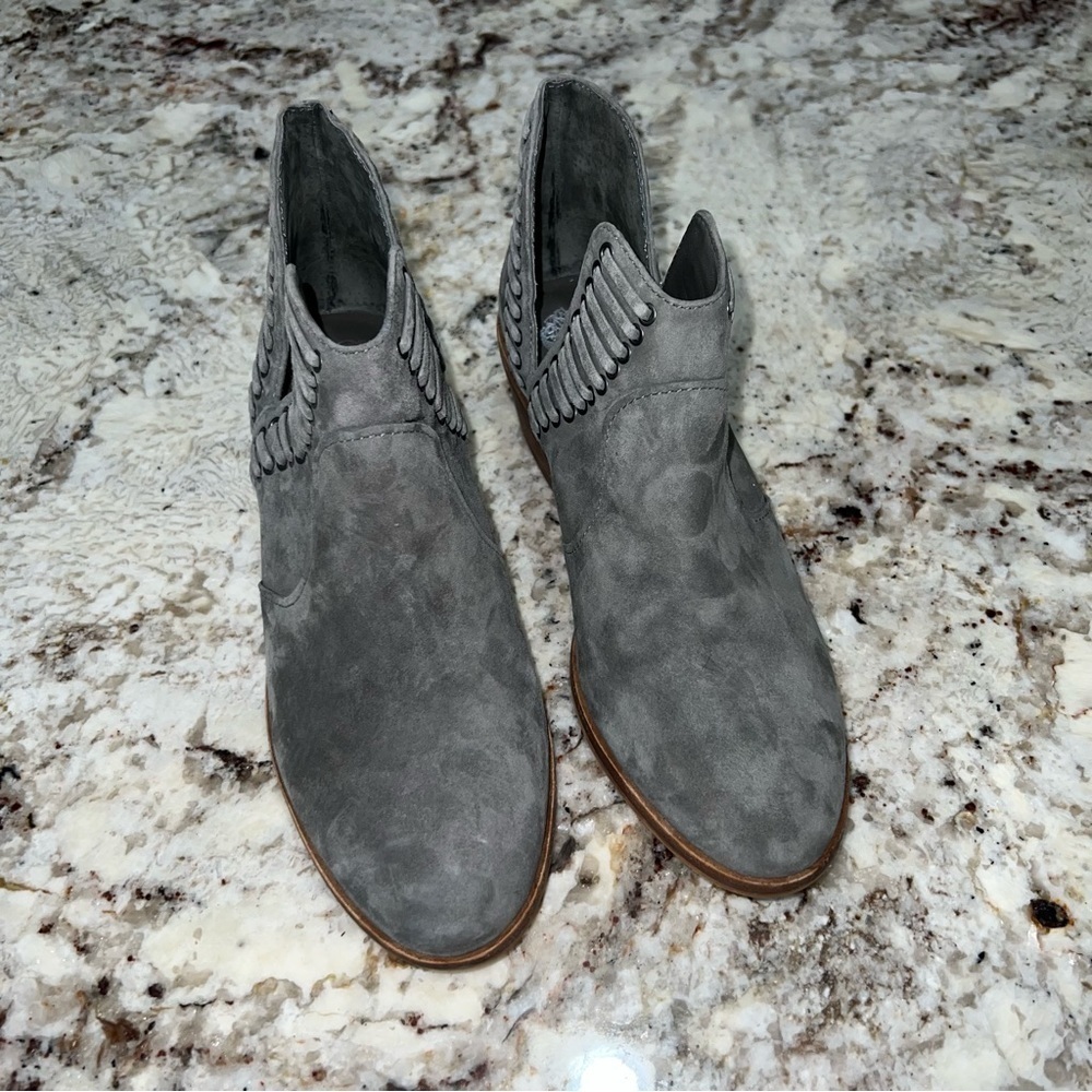 Vince Camuto Gray Stone Suede Pevista Slit Lace Ankle Heeled Bootie Size 5.5 - Picture 12 of 12